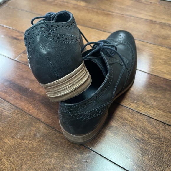 Dark navy Italian shoes size 6 (IT 36)gently worn in good preowned condition - Picture 2 of 3